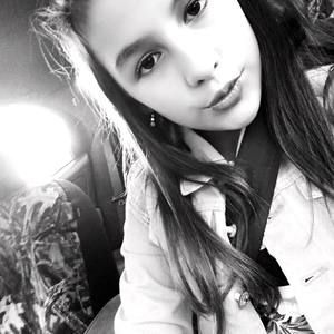 Meet your Posher, Averi